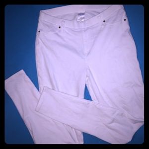 White Jeggings!  NWOT Jean style leggings pants
